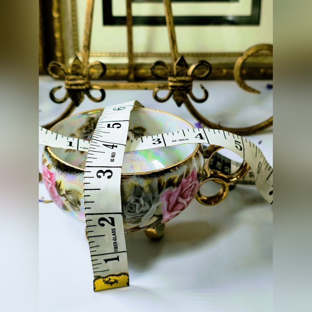 Beautiful three-legged teacup. The pattern consists of large bold roses, brown l - Picture 7 of 8